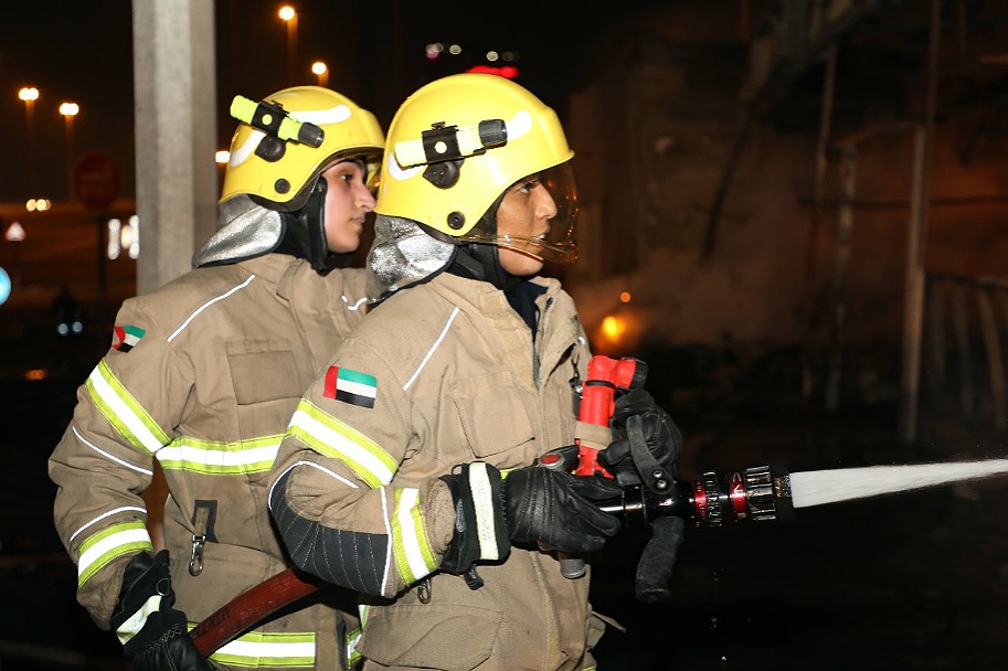 الدفاع المدني يسيطر على حريق اندلع في سوق عجمان الشعبي
