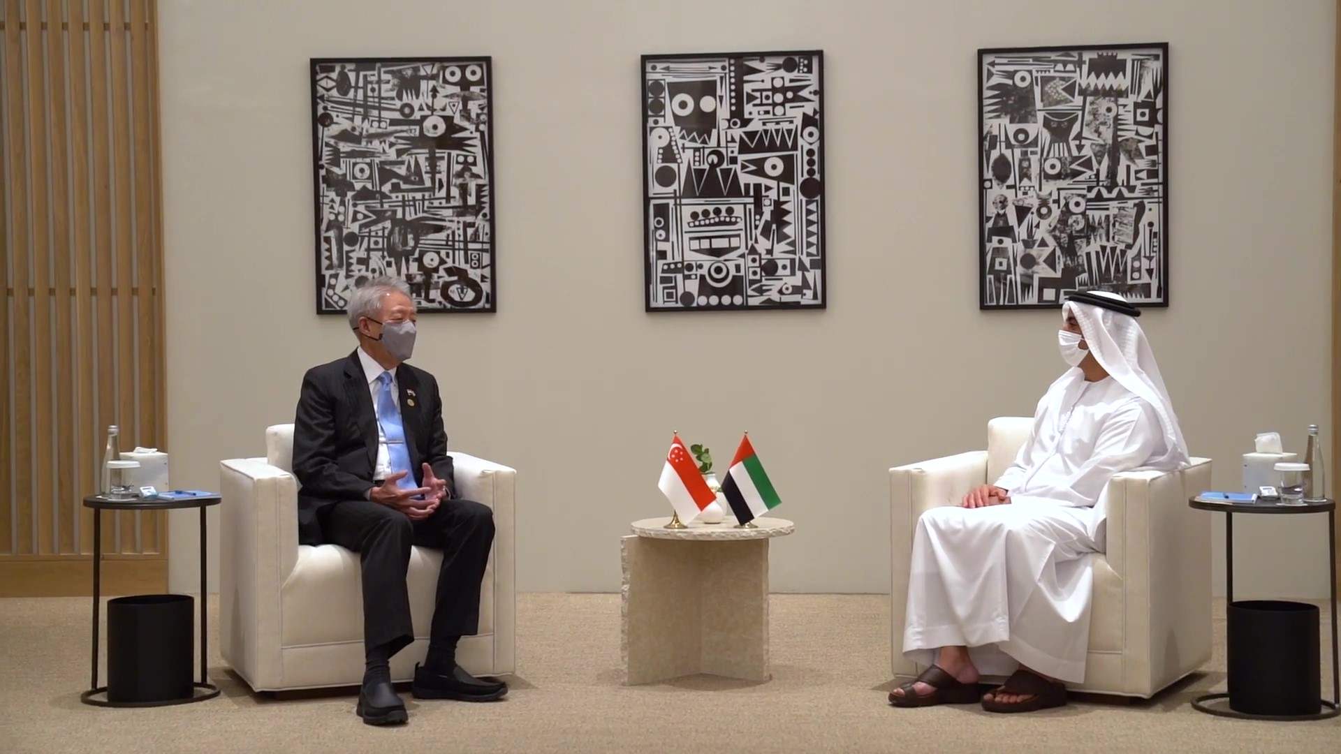 سيف بن زايد يلتقي كبير الوزراء والوزير المنسق للأمن القومي السنغافوري في إكسبو 2020 دبي