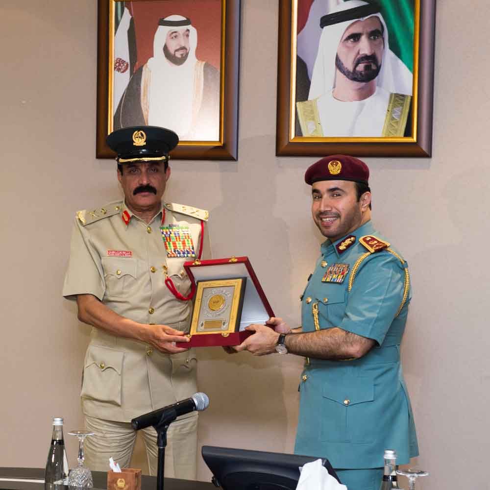 المفتش العام مع القائد العام لشرطة دبي